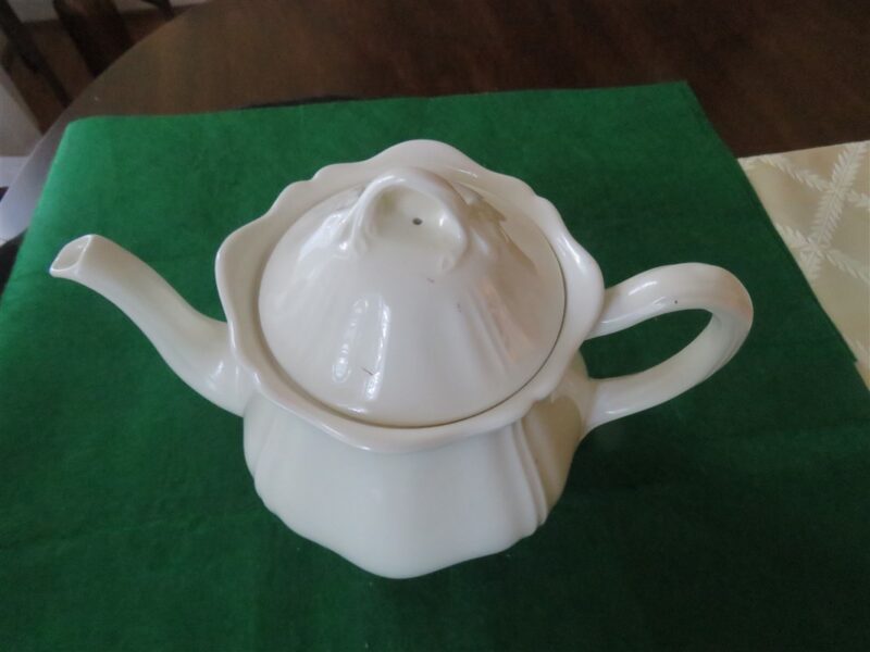 Tea Pot Wedgwood of Etruria and Barlaston Queens Shape Plain 2