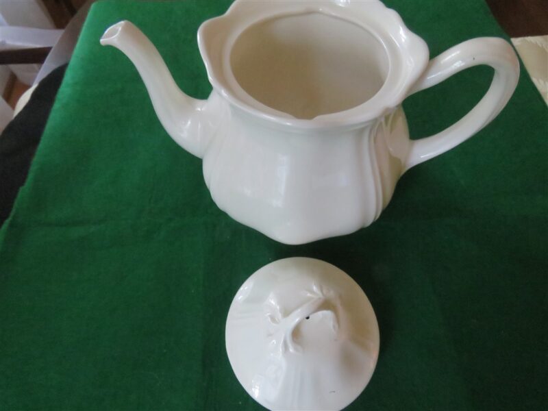 Tea Pot Wedgwood of Etruria and Barlaston Queens Shape Plain 3