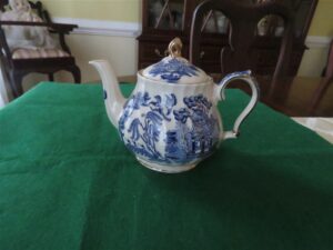 Sadler Teapot Blue Willow Swirled Ribbed Body 1