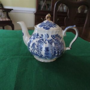 Sadler Teapot Blue Willow Swirled Ribbed Body 1