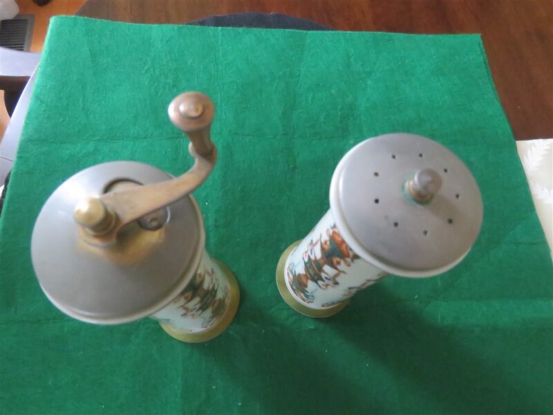 Lenox Lido Salt Shaker & Pepper Mill With 24K gold paint trim 2