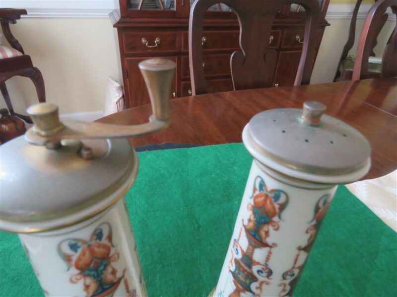 Lenox Lido Salt Shaker & Pepper Mill With 24K gold paint trim 3