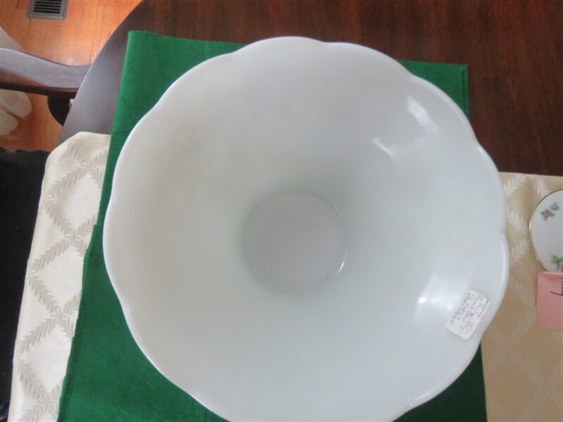 Milk Glass Punch Bowl With Harvest Grape Pattern And 12 Cups Anchor Hocking - Image 4