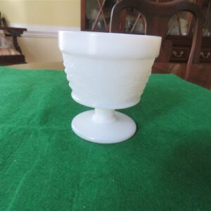 VINTAGE Milk Glass. Anchor Hocking Harvest Grape Pattern 1