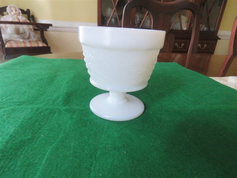 VINTAGE Milk Glass. Anchor Hocking Harvest Grape Pattern 1