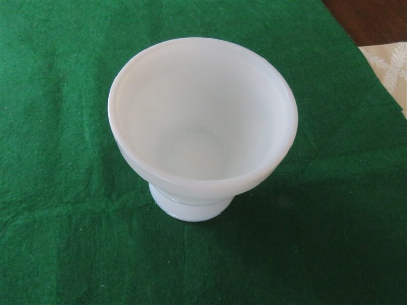 VINTAGE Milk Glass. Anchor Hocking Harvest Grape Pattern 3