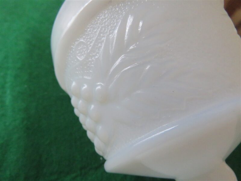 VINTAGE Milk Glass. Anchor Hocking Harvest Grape Pattern 4