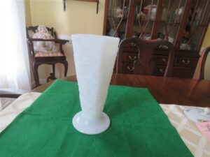 White Octagonal Pedestal Milk Glass Vase Grapes Leaves Anchor Hocking 1