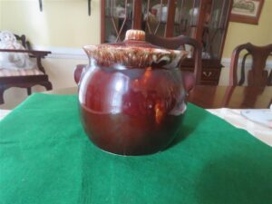 Hull USA Brown Bean Pot Cookie Jar 1