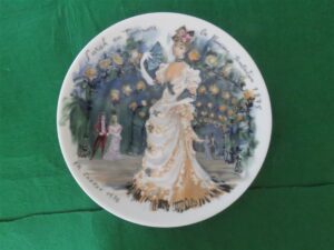 Collector Plate Henri d’Arceau-Limoges Sarah in Bustle – The Woman of Temptation 1