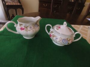 Favolina-Karolina Creamer & Sugar Bowl with Lid Marjorie Pattern 1