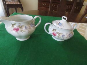 Favolina-Karolina Creamer & Sugar Bowl with Lid Marjorie Pattern 2