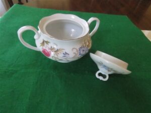 Favolina-Karolina Creamer & Sugar Bowl with Lid Marjorie Pattern 6