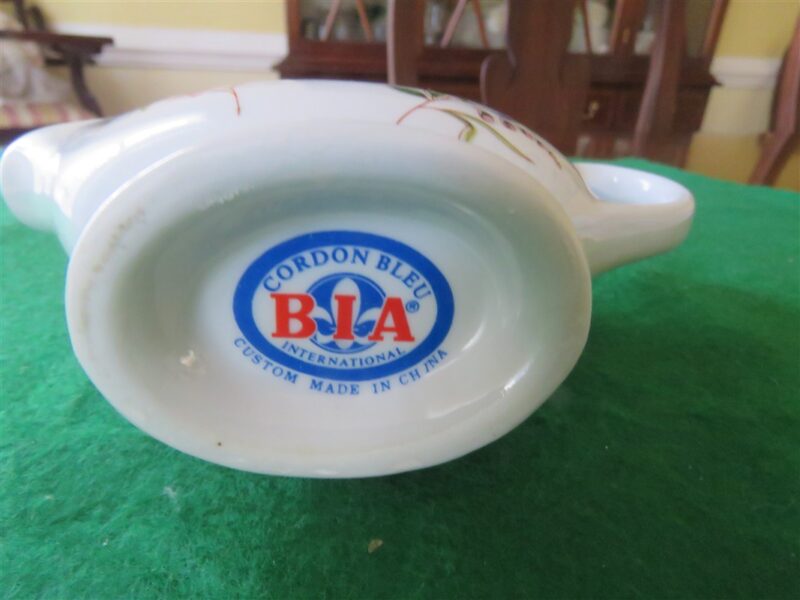 Cordon Bleu BIA Vintage Footed Gravy Boat Freda Collection 4