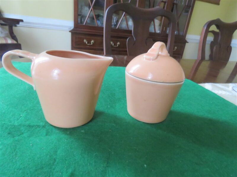 101067L1 (1067 x 800) Arita Schulptura Peach Sugar Bowl & Creamer 1