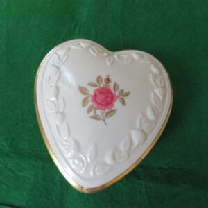 Lenox trinket box with lid 1