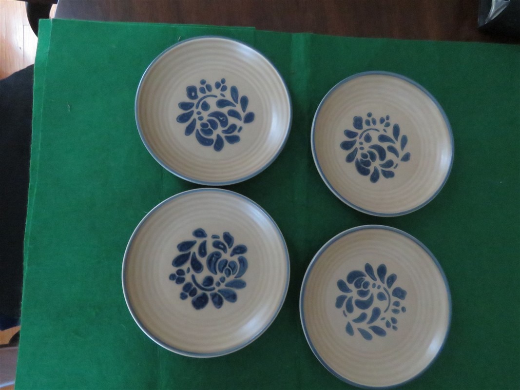 101113L1 (1067 x 800) Pfaltzgraff Salad Plate (Small) Set of 4 plates Folk Art pattern, Stoneware 1