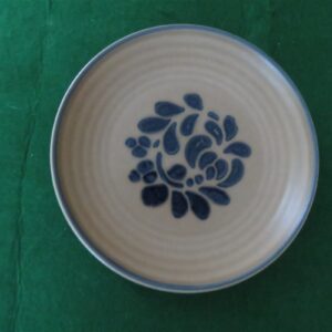 Pfaltzgraff Salad Plate (Small) Set of 4 plates Folk Art pattern, Stoneware 2