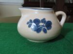 Pfaltzgraff Folk Art USA Blue Tan Gravy Bowl. 1980-1989 Stoneware 1