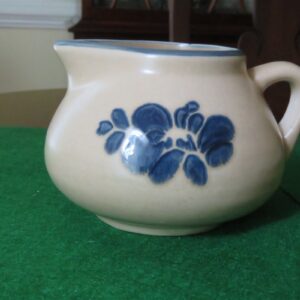 Pfaltzgraff Folk Art USA Blue Tan Gravy Bowl. 1980-1989 Stoneware 1