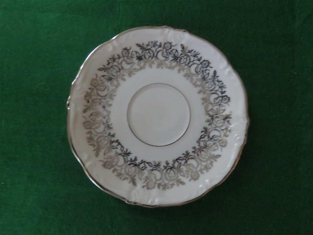 101147L1 (1067 x 800) Tuxedo by Towne Saucer 2