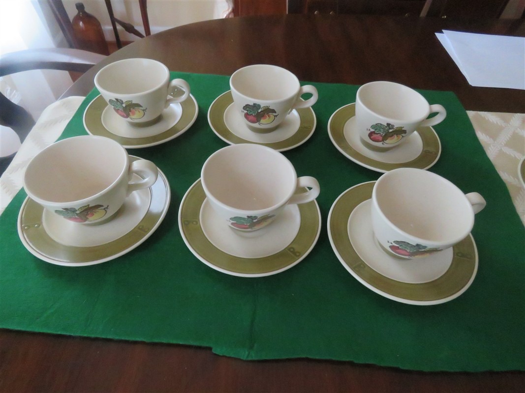 101152L1 (1067 x 800) Metlox Poppytrail Provincial Fruit Avocado Rim Cups & Saucers 1