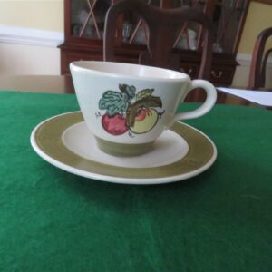 Metlox Poppytrail Provincial Fruit Avocado Rim Cups & Saucers 3