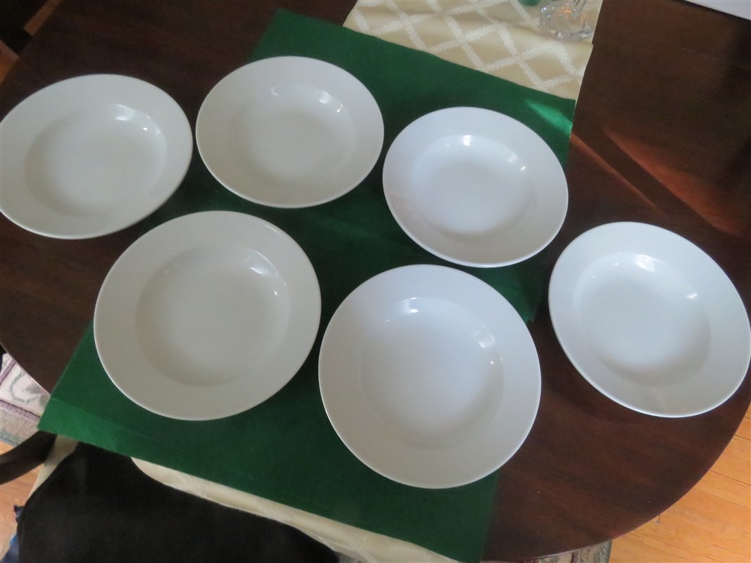 101209L2 (1067 x 800) Williams-Sonoma Everyday Dinnerware Soup Bowls 1